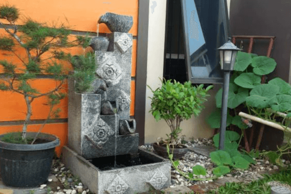  Manutenção Zen: Harmonizando seu Jardim Vertical em Ambientes Compactos